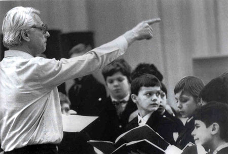 Виктор Попов на репетиции в хоровом училище