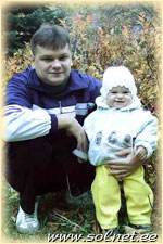 Машенька (9 месяцев) и папа Костя; Украина, г.Светлодарск-
