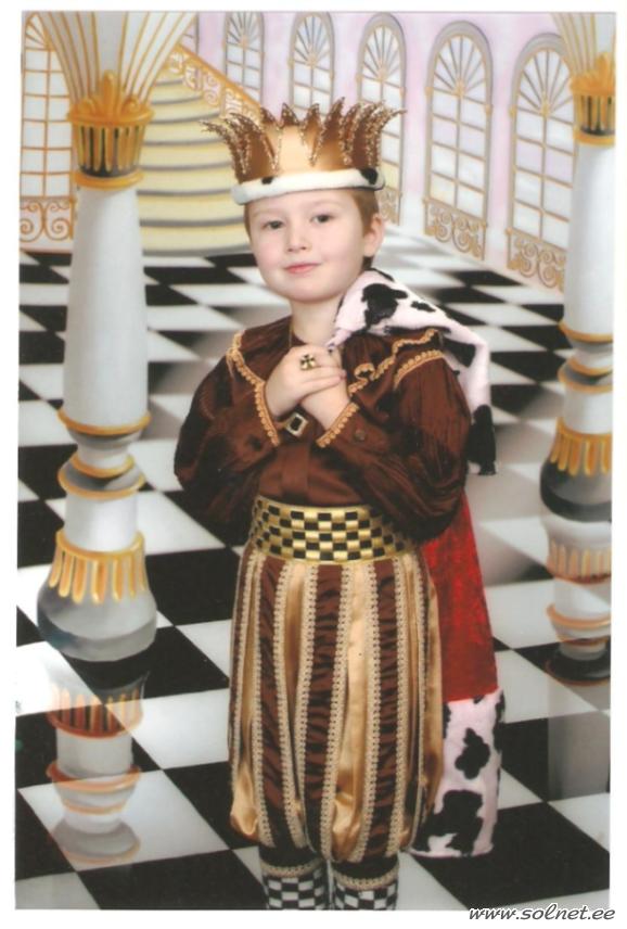 Костюм шахматный король для мальчика своими руками