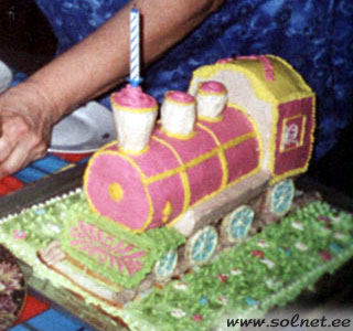 Торт в форме паровозика из Ромашково и Томаса, Чаггингтон.