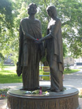 Памятник Петру и Февронии. Омск