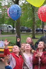 Воздушные шары с желаниями выпускников