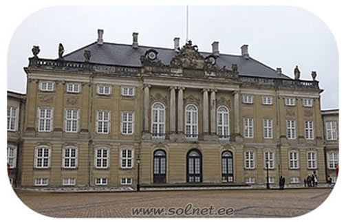 Королевский дворец Амалиенборг в Копенгагене