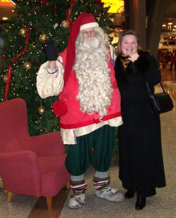 Перед Рождеством в торговых центрах на радость ребятишкам и их родителям появляется Joulupukki - финский дед Мороз. С ним можно сфотографироваться и шепнуть на ушко о долгожданном подарке.