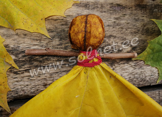 Осенняя куколка из кленовых листьев, мастер-класс