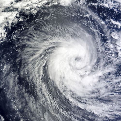 Вид на атмосферный циклон из космоса. Занимательная физика
